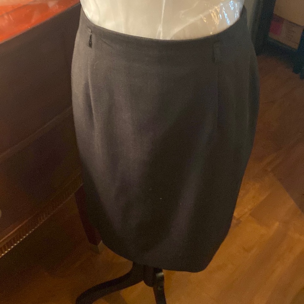 Gianni Skirt. Hidden  zipper in back. Slit in back of skirt.. like new.